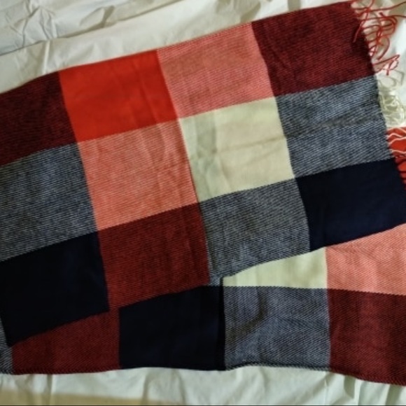 Plaid Warm Scarves in 2 Colors - Picture 4 of 8